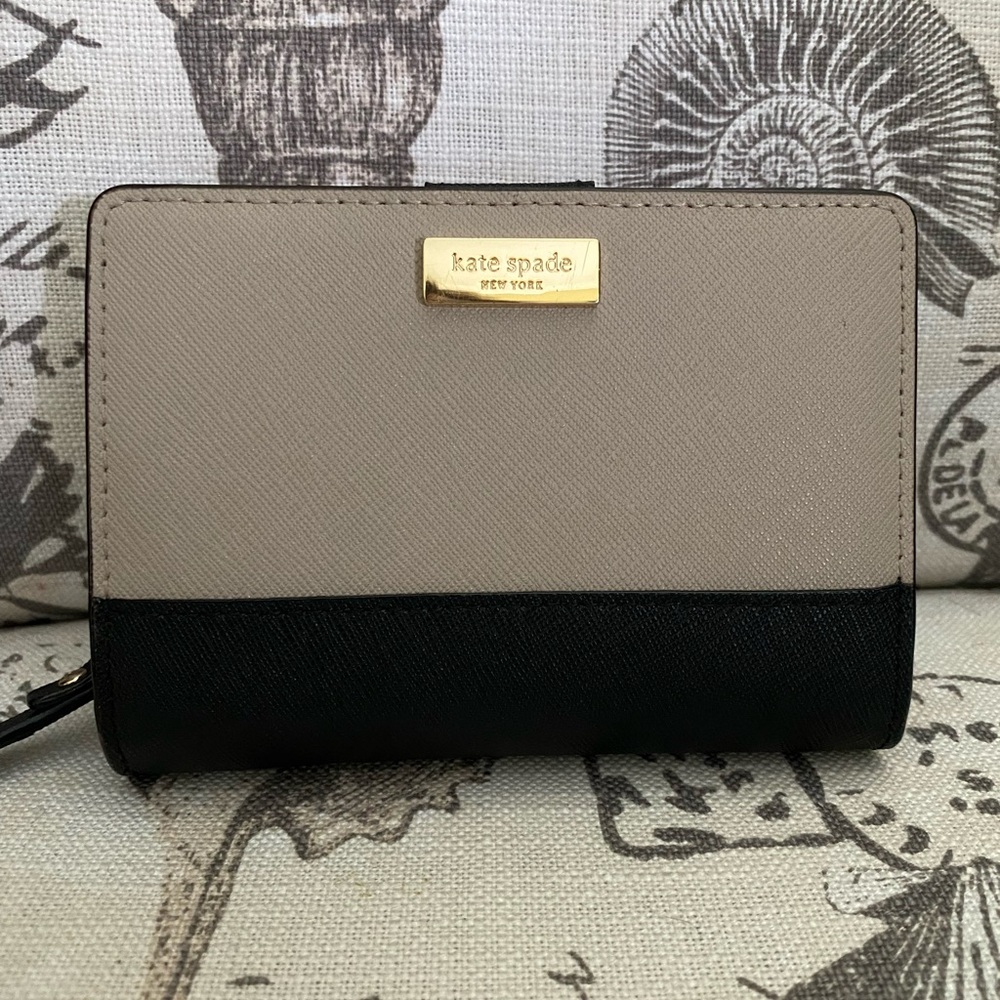 Kate Spade bilfold medium wallet